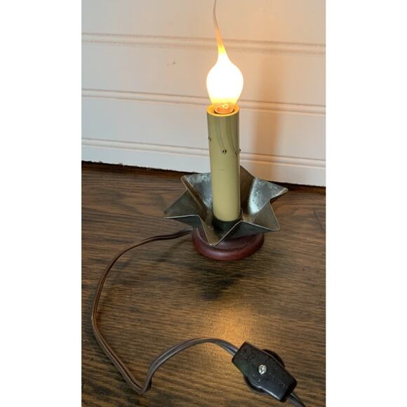 VINTAGE ELECTRIC CHRISTMAS CANDLE IN STAR METAL HOLDER ON/OFF SWITCH - Picture 1 of 3